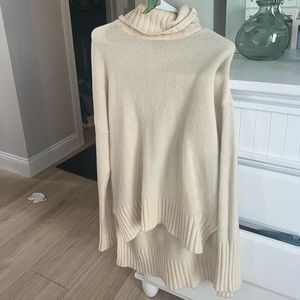 BCBG Maxazria oversized Sweater Size Small
